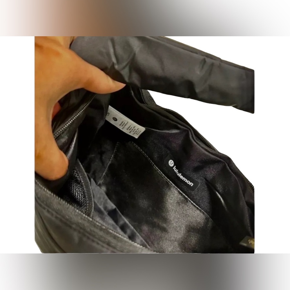 NWOT Lululemon shoulder bag - Picture 5 of 7